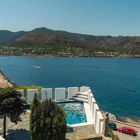 La Lloia Seafront Вилла